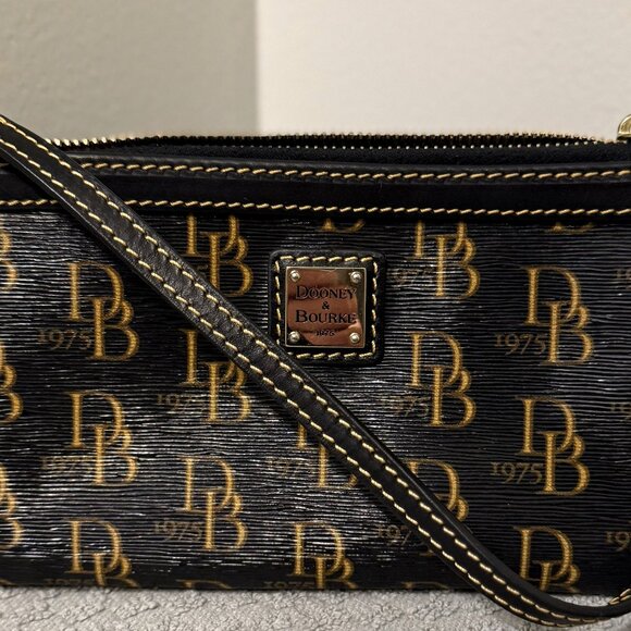 Dooney & Bourke Handbags - Dooney & Bourke Rare Vintage Wristlet